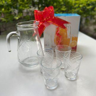 Jarra de vidrio y 4 vasos de vidrio labraditos en caja