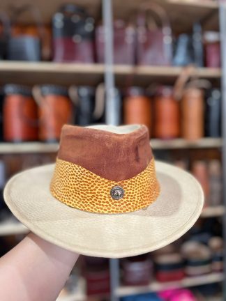 Sombreros simil de cuero carpincho