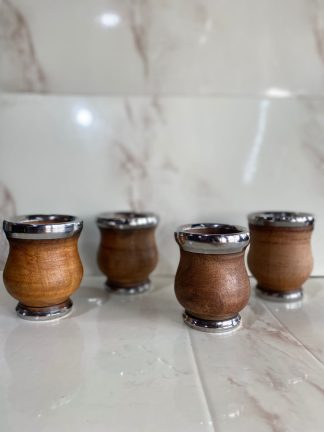 Mates de algarrobo con base y virola de acero