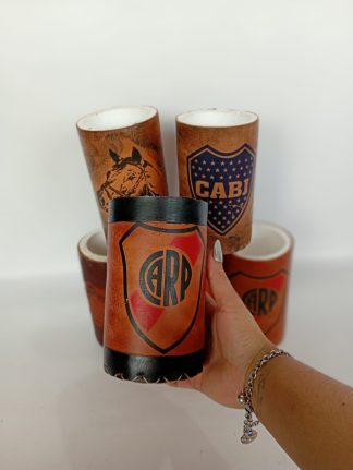 Porta latas con diseños