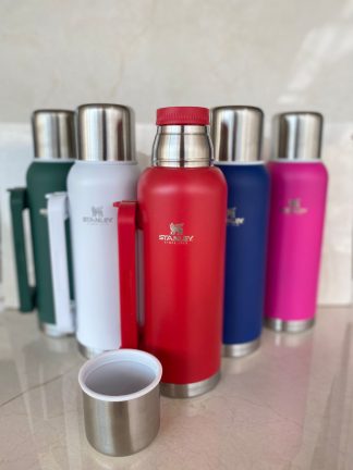 Termo de 1L con manija robótica marca Stanley