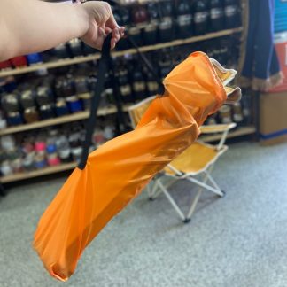 Silletas medianas plegables naranja con estructuras blancas (silla de camping)