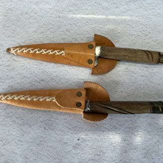 Cuchillo campero 18 cm Hoja de disco arado Vaina de cuero Puntera de bronce