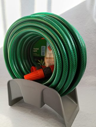 Manguera jardinera TRAMONTINA 25 mtrs Acople con rosca Boquilla tipo rosca 4 capas