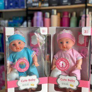 Muñeca bebé que habla y hace pis