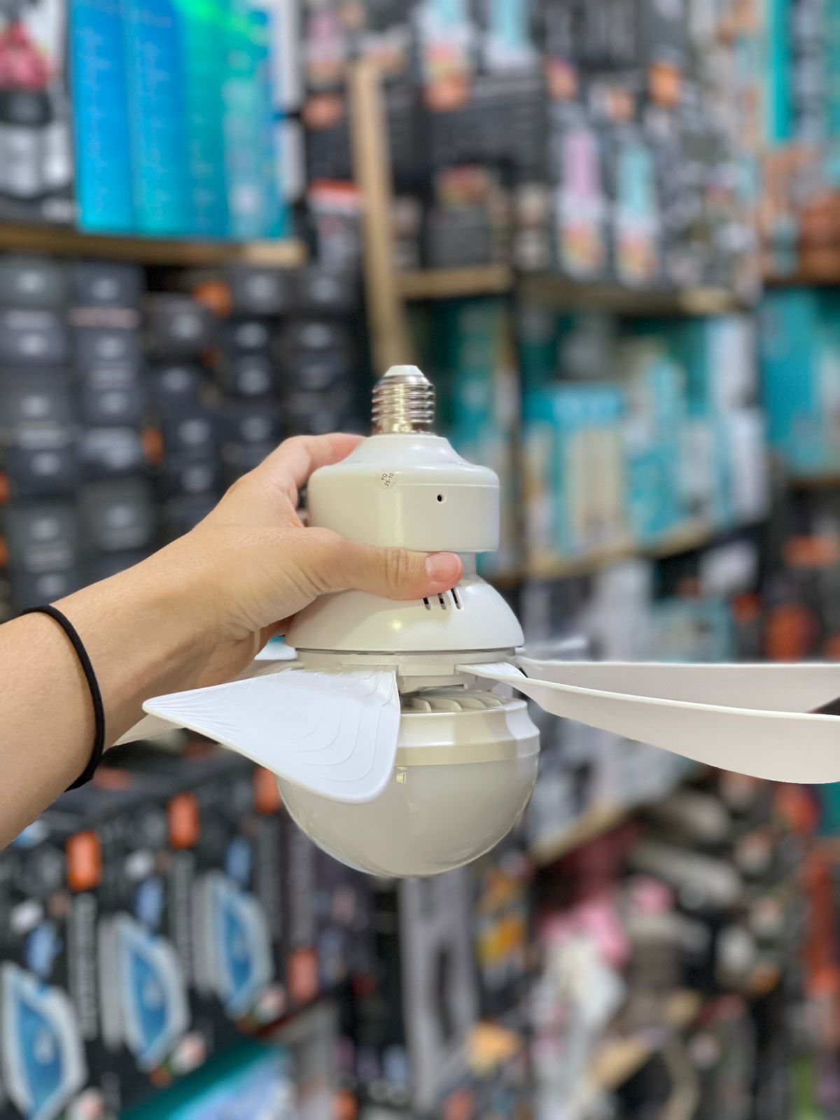 Foco Led con ventilador y control remoto - Image 2