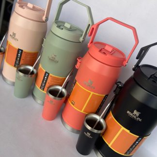 Termolar grande de 2.5L con manija robótica y agarre, más el mate y bombilla