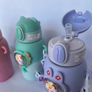 Botella térmica infantil de acero inoxidable con pico de goma y diseño animados