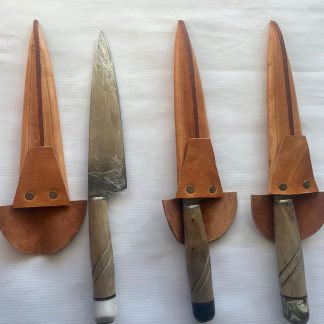 Cuchillo Campero de 18cm con Hoja de Disco Arao, Punta de Bronce y Funda de Cuero