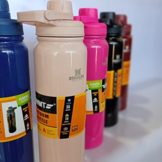 Botella de glitter SUPER lindas marca Stanley con tapa a rosca 800ML