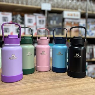 Botella termica Stanley con base y manija, doble pico 650ml