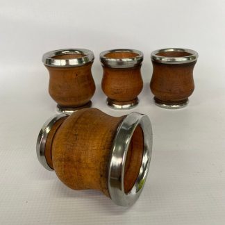 Mate de algarrobo con base y virola de acero