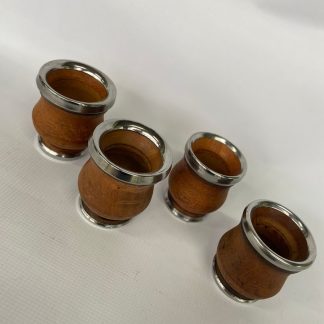 Mates de algarrobo con base y virola de acero