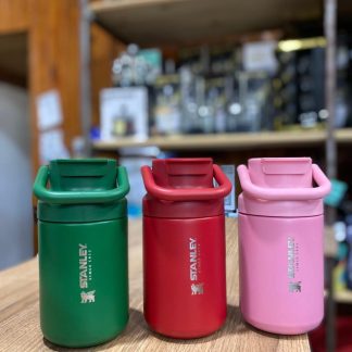 Cafetera media manija Stanley con sensor de temperatura y filtro de 550ml