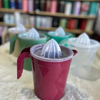 Combo Jarritas Plasticas con Exprimidor de Frutas