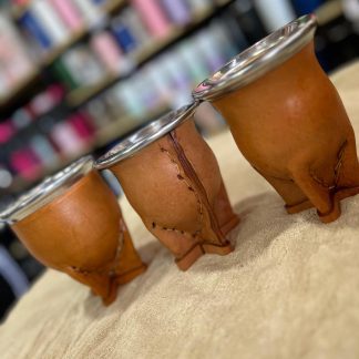 Mate vaqueta 4 patas reforzadas, calabaza por dentro, forrado en cuero y virola de aluminio