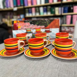 Juego de tazas más platos de porcelana