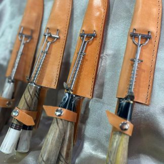 Set asador artesanal con cuchillo y tenedor 20cm, disco de arado y puntera de bronce