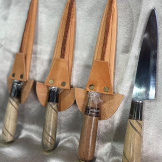 Cuchillos 12cm Vainas de cuero Disco de arado Puntera de bronce Estilo artesanal