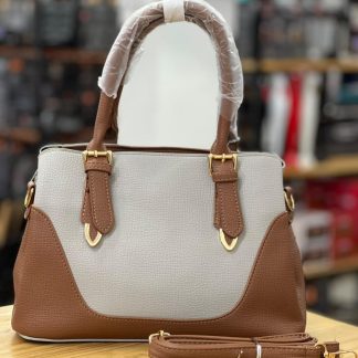 Cartera de mano con correa