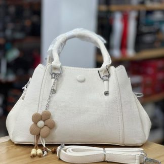 Cartera de mano con correa