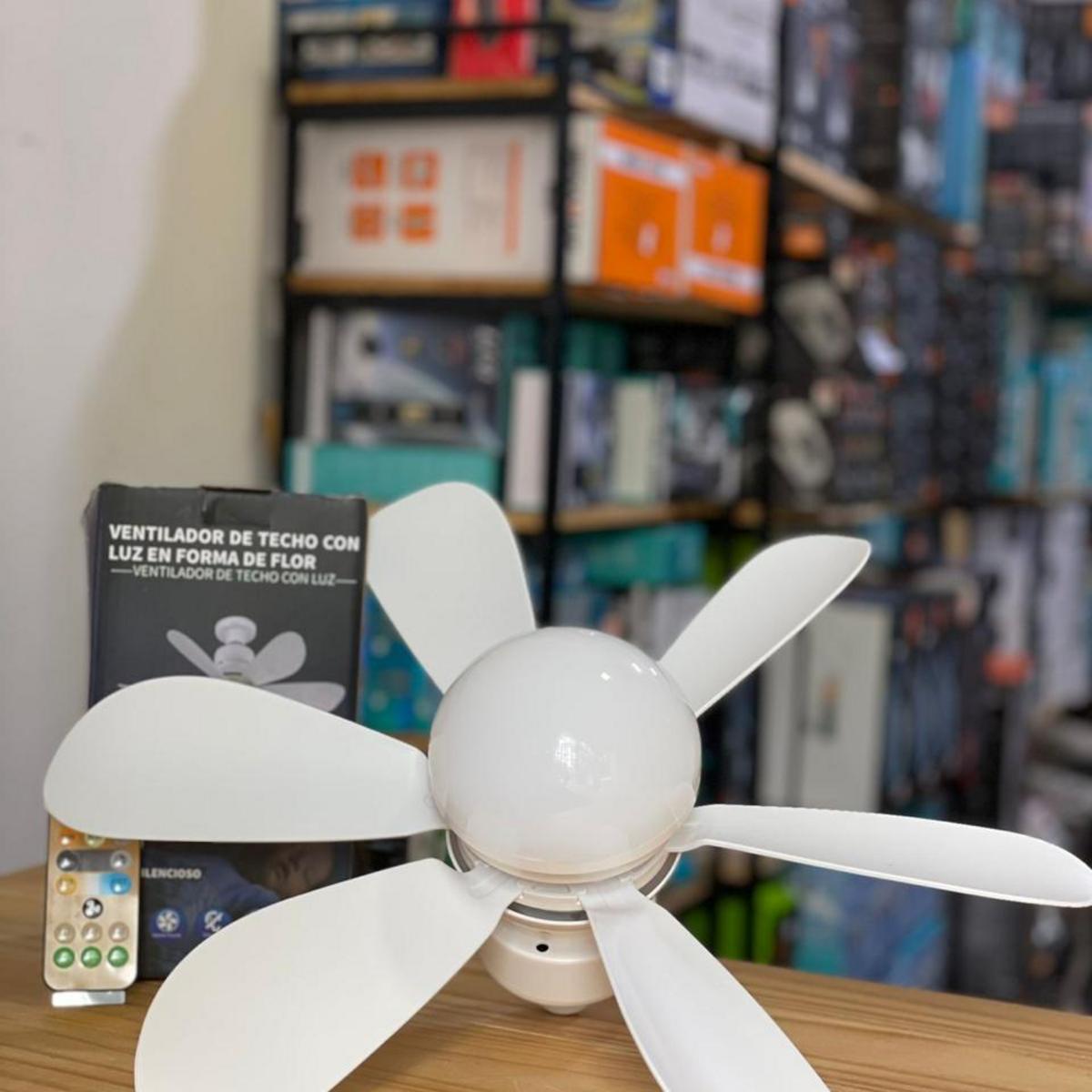 Foco LED con ventilador y control remoto