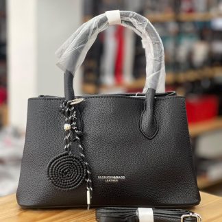 Cartera de mano con correa