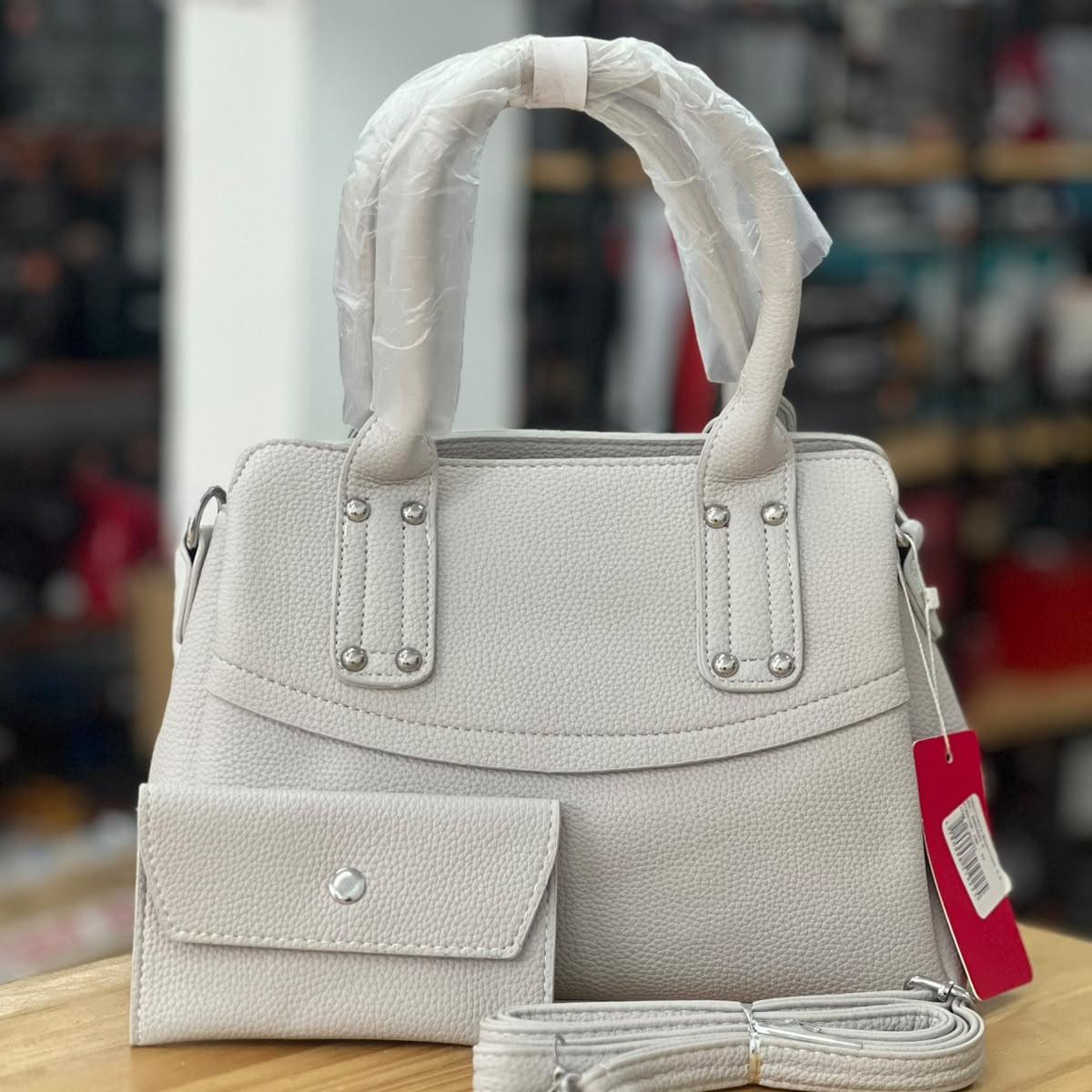 Cartera de mano con correa