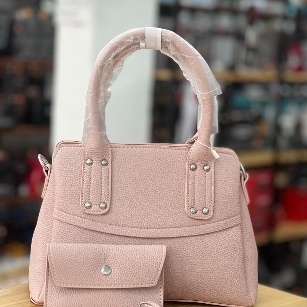 Cartera de mano con correa