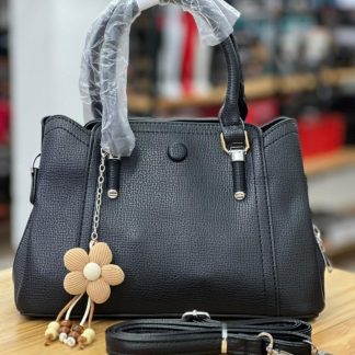 Cartera de mano con correa