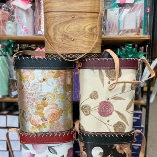 El regalo que mamá necesita lo tenemos en RB MAYORISTA Termera con tapa con cuero símil Con detalles hermosos Productos fabricados a mano, artículo regional