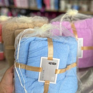 Set x2 toallas Tacto suave, buena absorción y pelusa Medidas Chica 70x40cm Grande 70x 1,50cm Con una presentación hermosa viene con su empaque