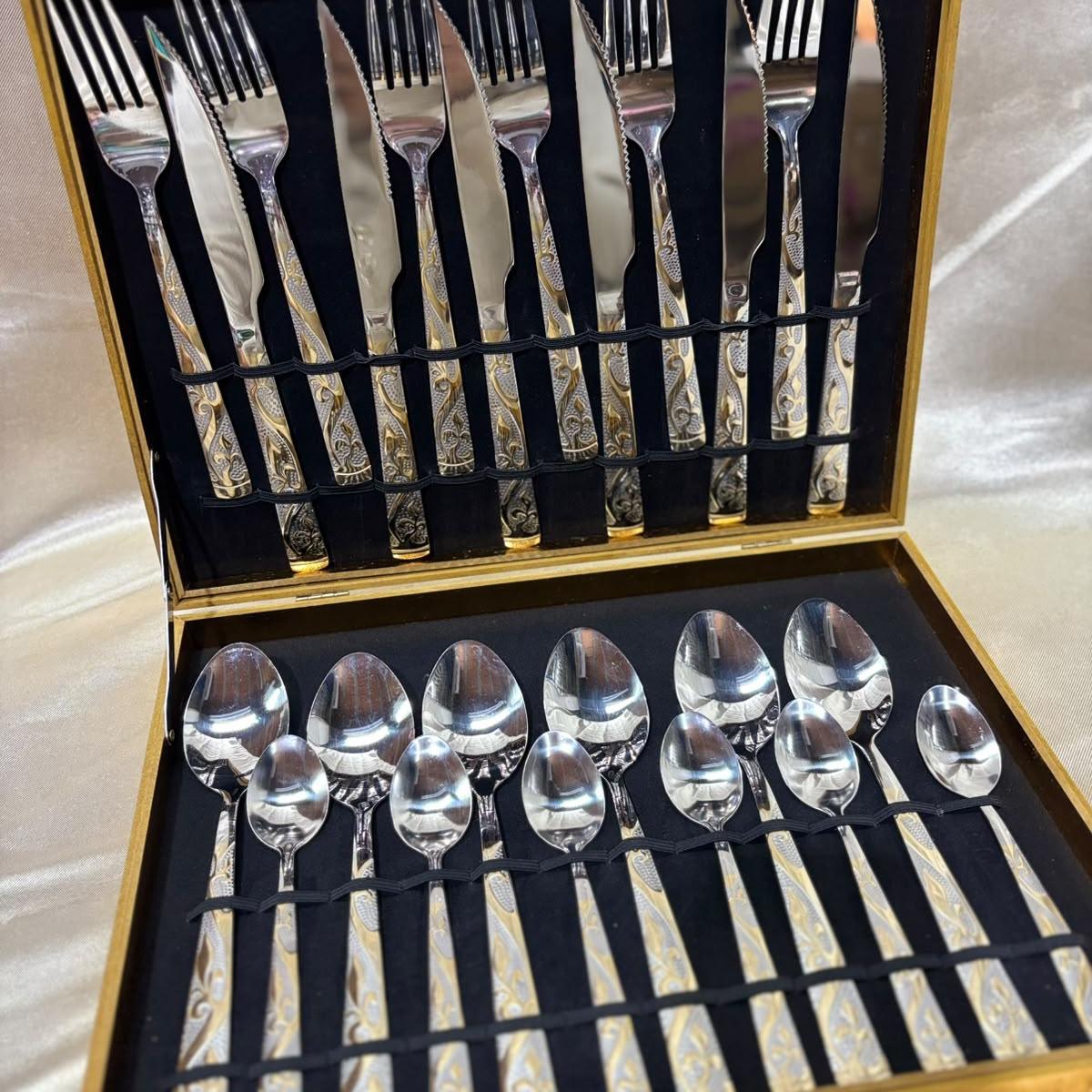 Cubierto romano x24pcs con detalles en dorado
